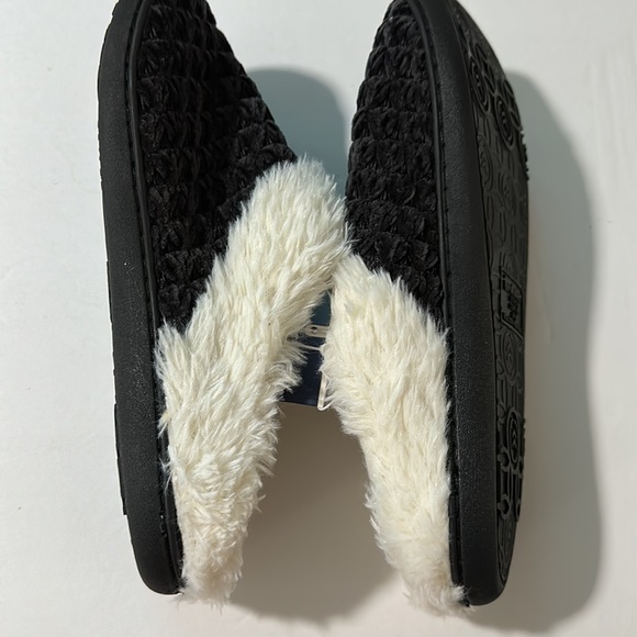 COPY - Women’s Isotoner Slippers - Picture 6 of 8